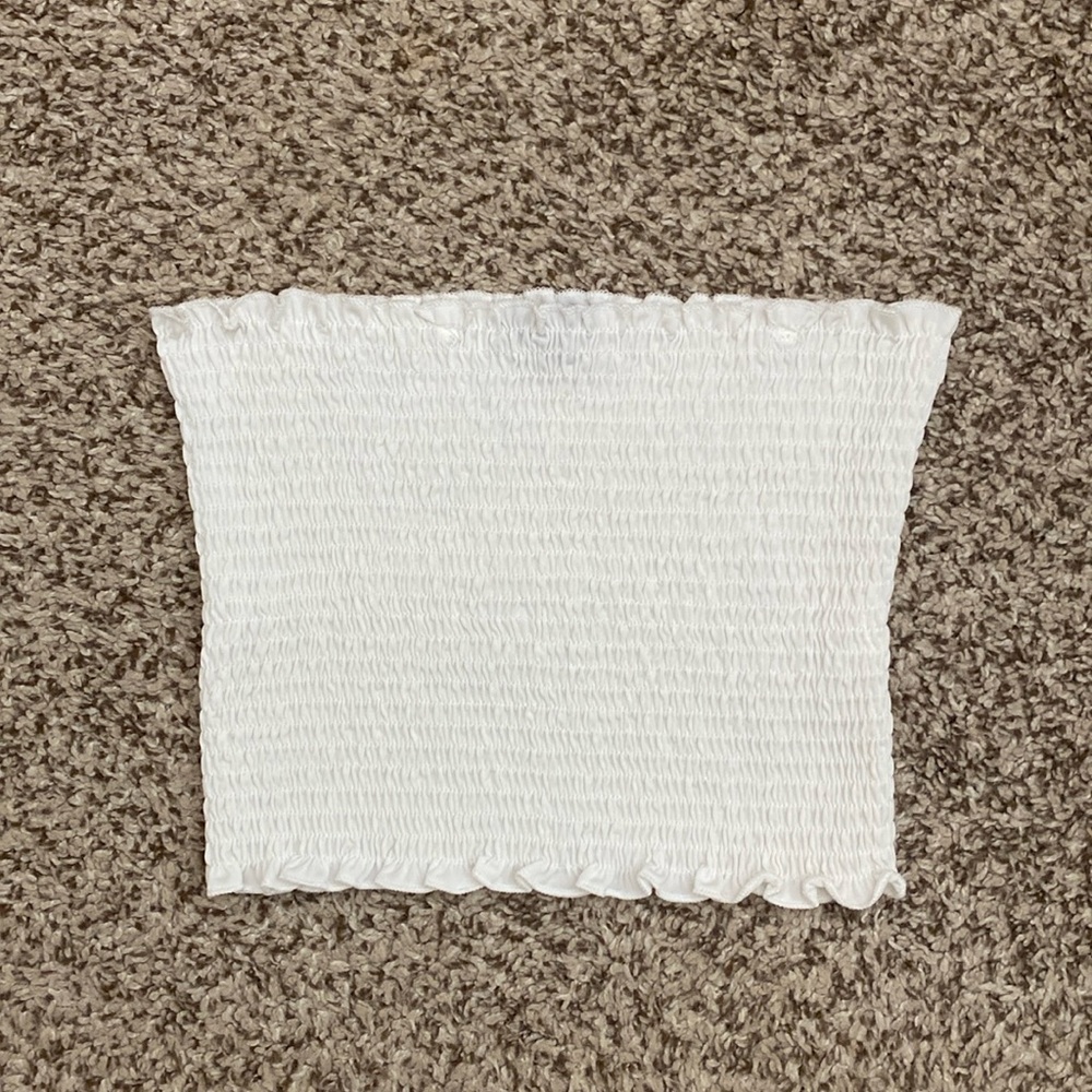 NWOT Sweetbei J Smocked Ruffle Crop Tube Top